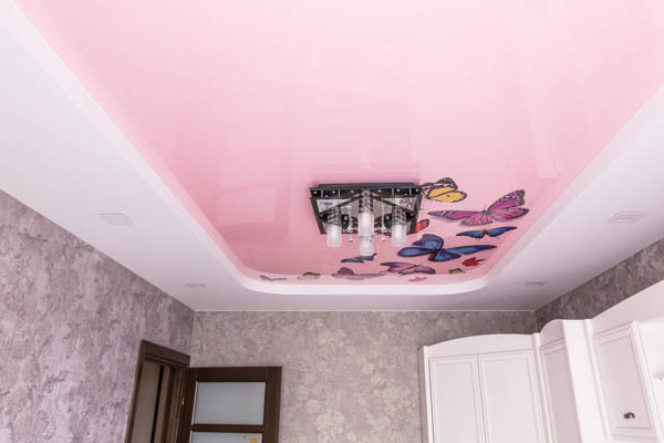 Натяжной потолок для детской, розовый