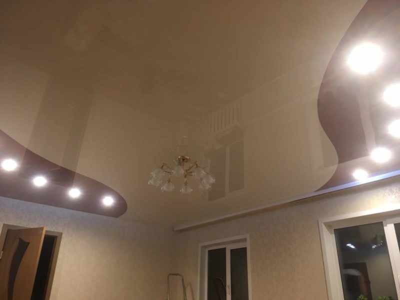 Большой комбинированный потолок