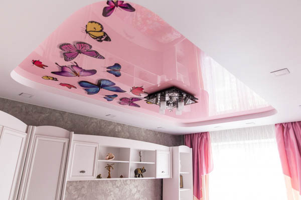 Детская комната потолок с бабочками фотопечать