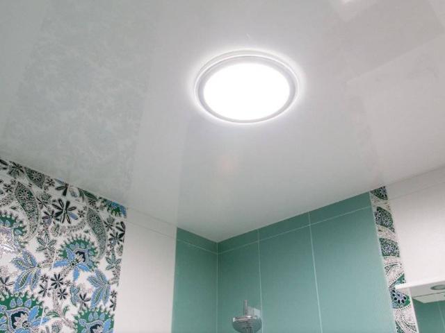 натяжной потолок в ванной комнате (2)