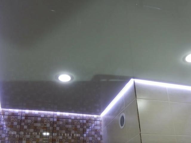 натяжной потолок в ванной комнате (30)