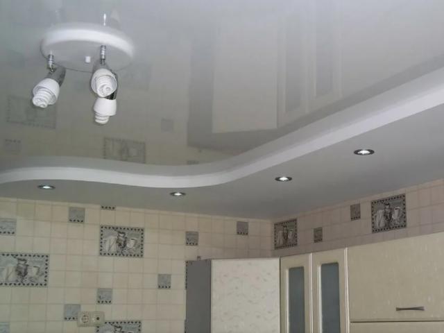 натяжной потолок на кухне (3)