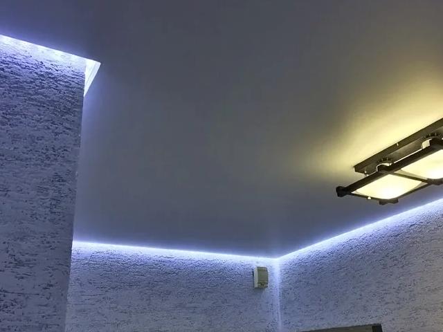 натяжной потолок с парящей подсветкой (1)