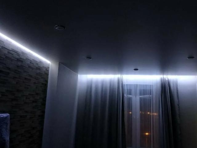 натяжной потолок с парящей подсветкой (10)