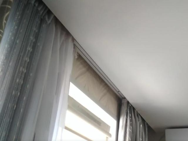 ниша с скрытым карнизом для штор в натяжном потолке (3)