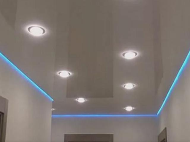 натяжной потолок в коридоре (58)
