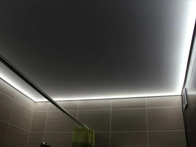 натяжной потолок в ванной комнате (36)