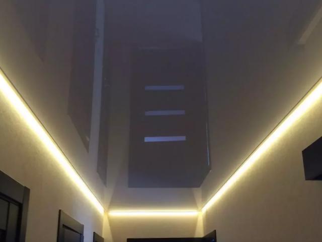 натяжной потолок в коридоре (69)