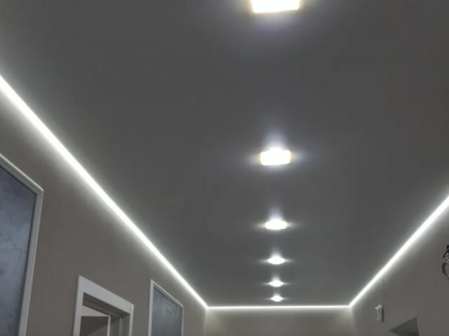 натяжной потолок с парящей подсветкой (11)
