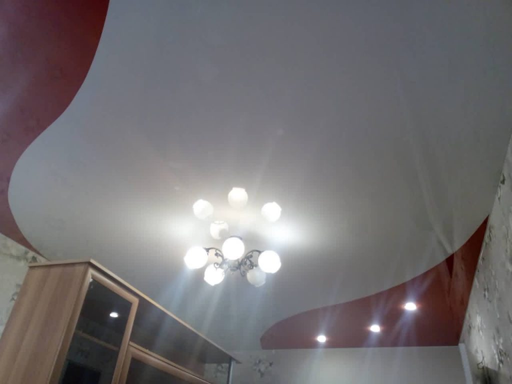 Натяжной потолок для зала